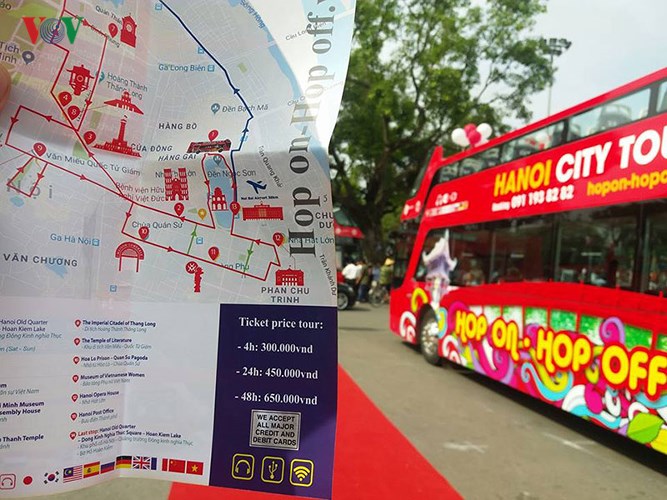 Xe buýt 2 tầng đầu tiên của Hà Nội được đưa vào sử dụng